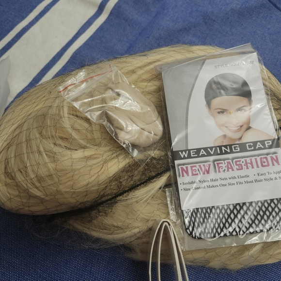 Luxurious Blonde Hair Wig - Picture 8 of 8